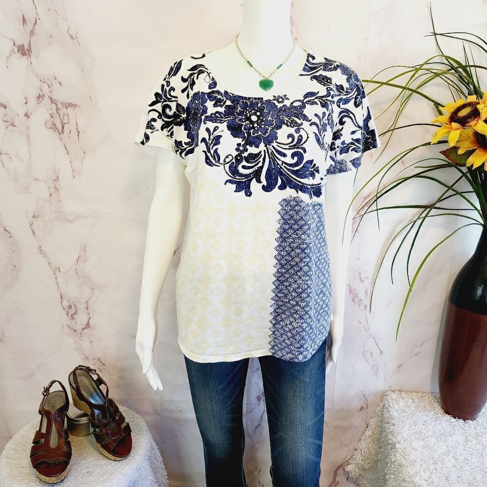 Chico's pullover white tee with blue and yellow print - Picture 4 of 7